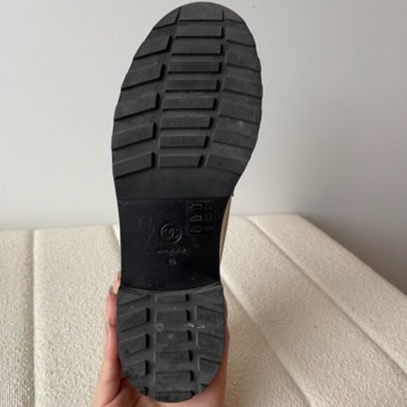 Chanel Patent Leather Flats - Picture 6 of 13